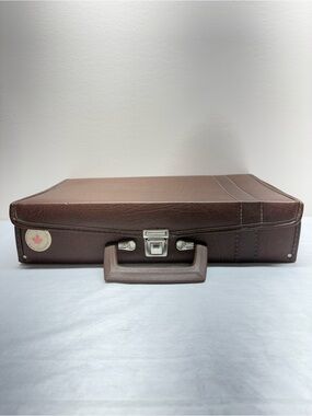 Cassette Tape Carrying Case Brown Faux Leatherette Briefcase Holds 30 VINTAGE